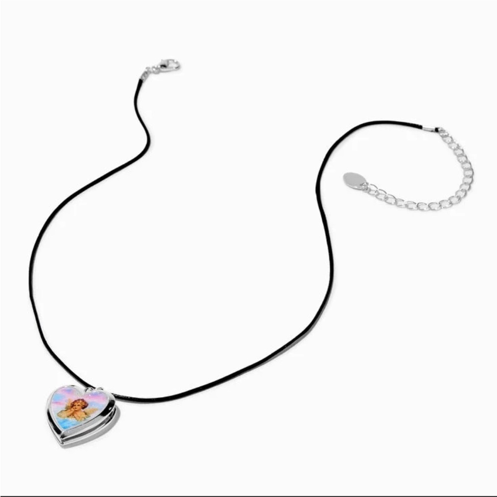 BNWT Angel print heart locket necklace